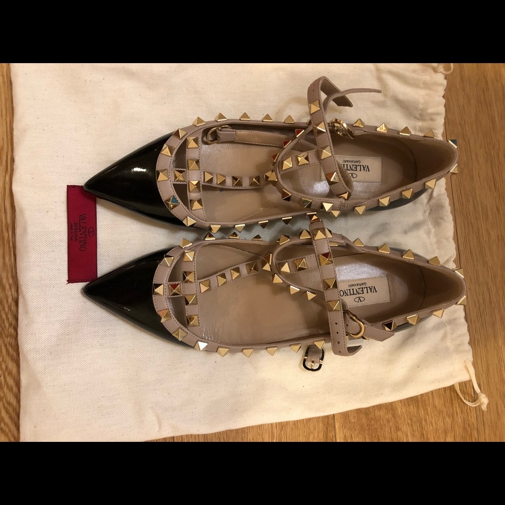 Valentino Garavani Black and Tan Rockstud Flats